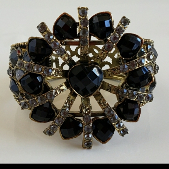 Old gold tone bracelet with black stones - Picture 8 of 13